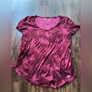 Hollister Tie-Dye Shirt Womens Size Small Maroon V-Neck Short Sleeve Pocket Tee